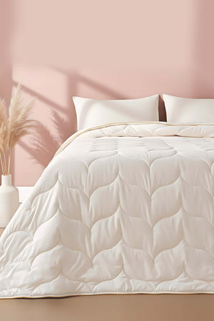 Loura Çift Kişilik Çift Taraflı Kapitone Yün Yorgan 195x215 cm