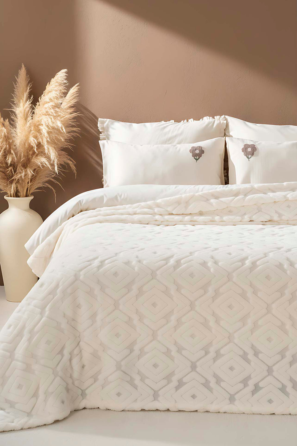 Antony Jakarlı Raşel İskandinav Çift Kişilik Punch Yatak Örtüsü