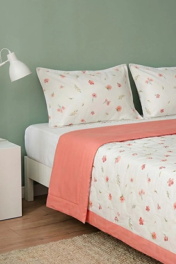 Pembe Çiçekler Çift Kişilik %100 Pamuklu Kapitone Pike & Çok Amaçlı Yatak Örtüsü - 3 Parça