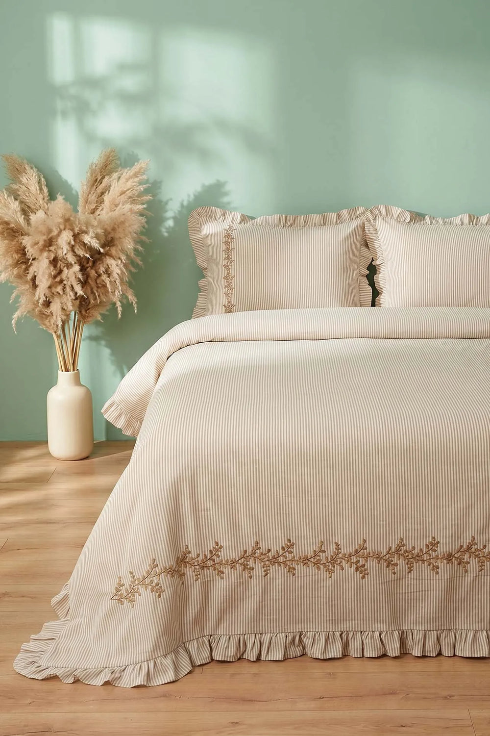 Marvella Çift Kişilik %100 Pamuklu Nakışlı Fırfırlı Nevresim Takımı - 4 Parça