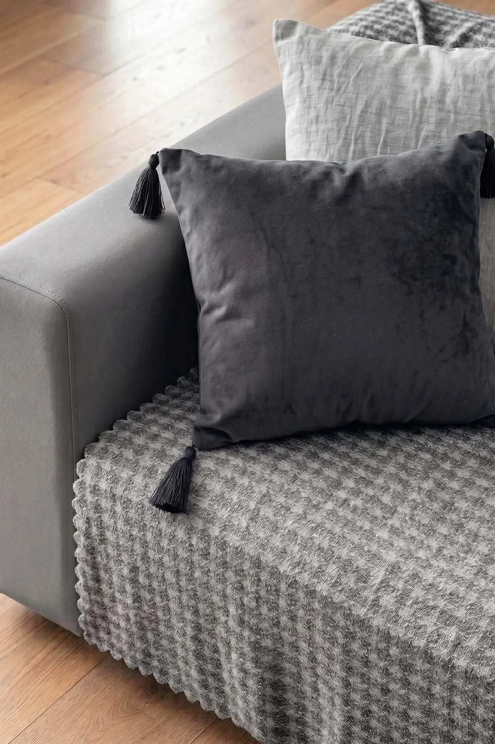 Antrasit Pötikare Desenli Polarlı Yumuşak Dokulu Koltuk Örtüsü 170x210 cm