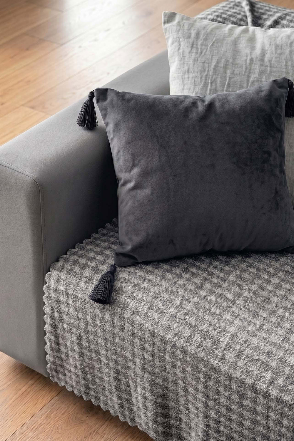 Antrasit Pötikare Desenli Polarlı Yumuşak Dokulu Koltuk Örtüsü 170x210 cm