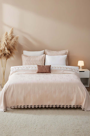 İlay Vizon Nakışlı Çift Kişilik Nevresimli Pike Seti - 8 Parça Çeyiz Seti