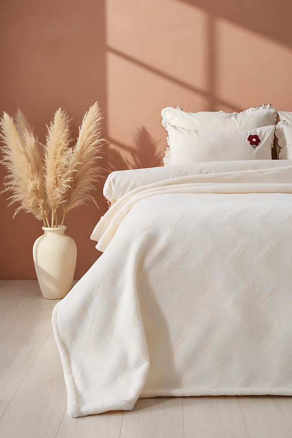 Royal Jakarlı Raşel Zig Zag Çift Kişilik Punch Yatak Örtüsü