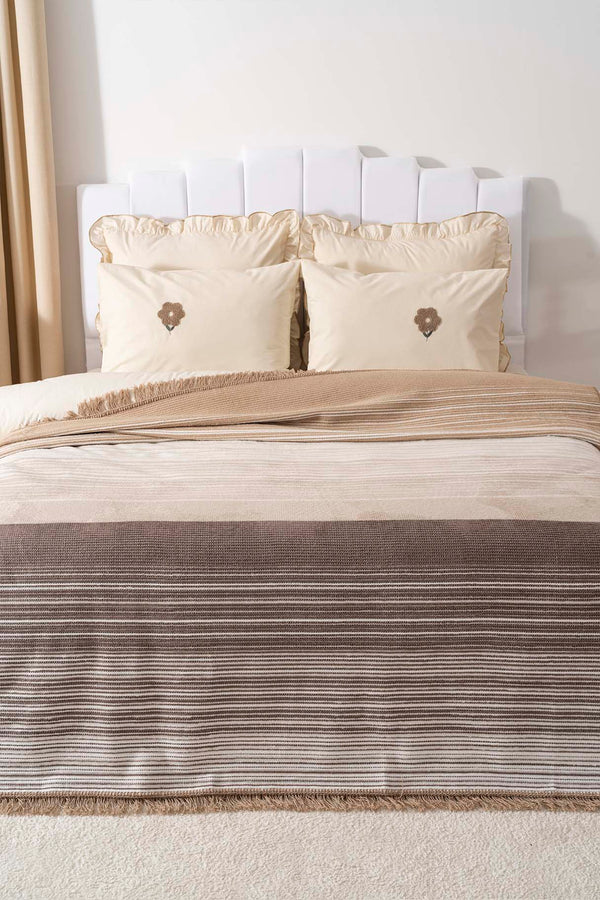 Veloura Bej Çift Kişilik Püsküllü Battaniye