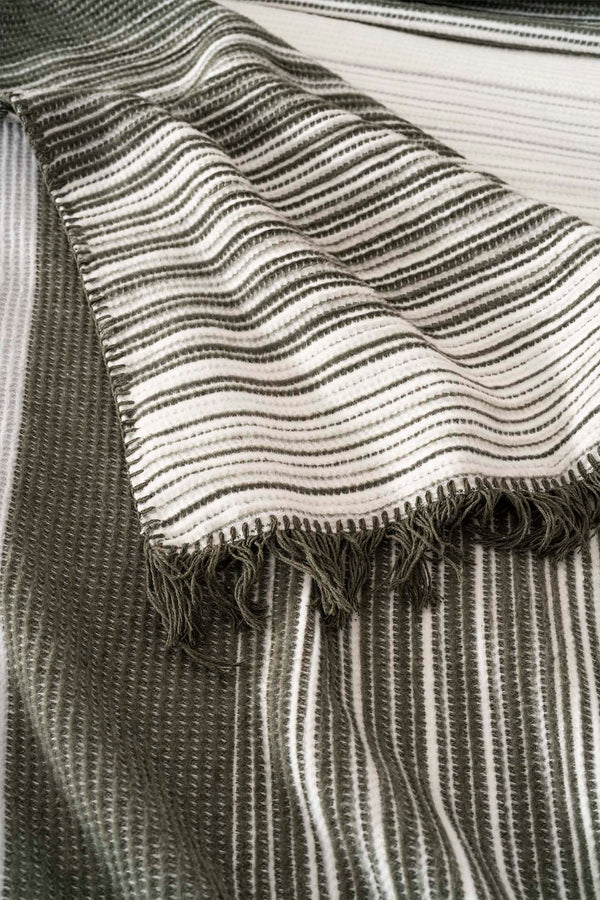 Veloura Haki Çift Kişilik Püsküllü Battaniye