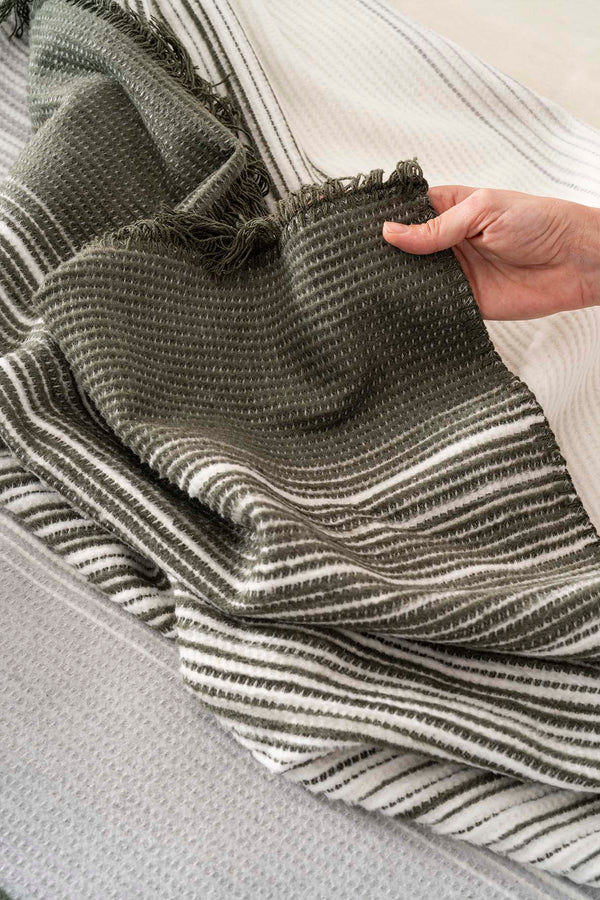 Veloura Haki Çift Kişilik Püsküllü Battaniye