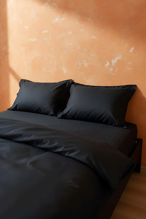 Elegant Siyah Saten Çift Kişilik %100 Pamuklu Nevresim Takımı - 4 Parça
