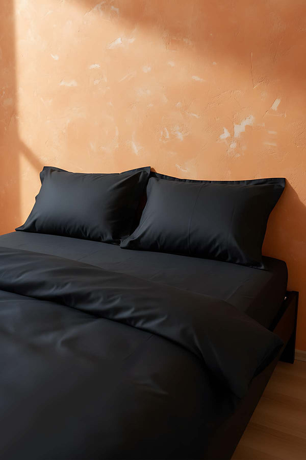 Elegant Siyah Saten Çift Kişilik %100 Pamuklu Nevresim Takımı - 4 Parça