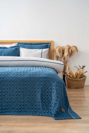 Helen Petrol Mavi Çift Kişilik Nevresimli Yatak Örtüsü - 7 Parça Çeyiz Seti