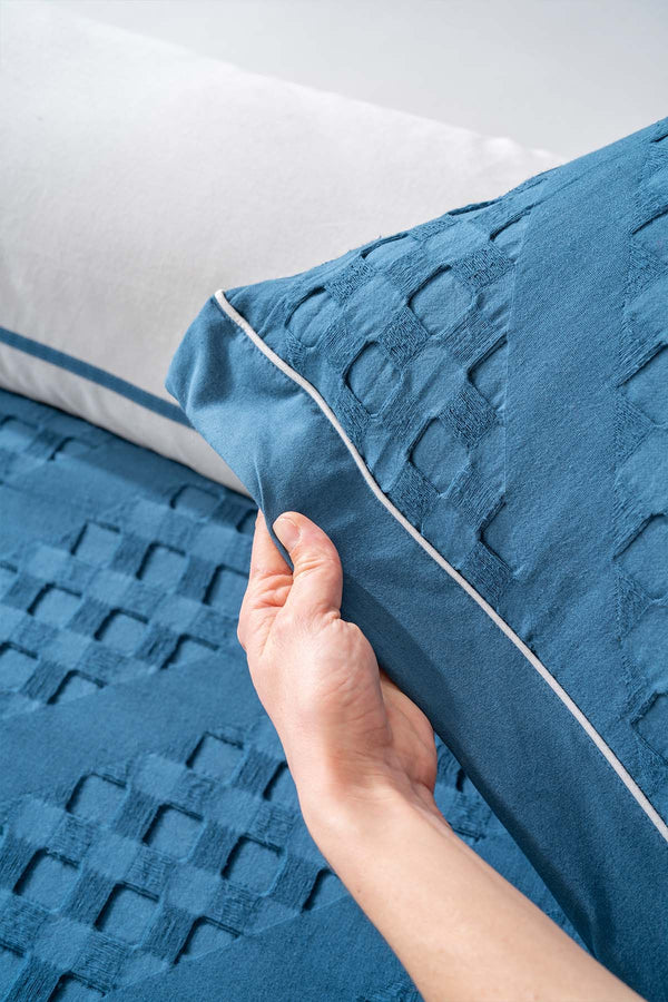 Helen Petrol Mavi Çift Kişilik Nevresimli Yatak Örtüsü - 7 Parça Çeyiz Seti