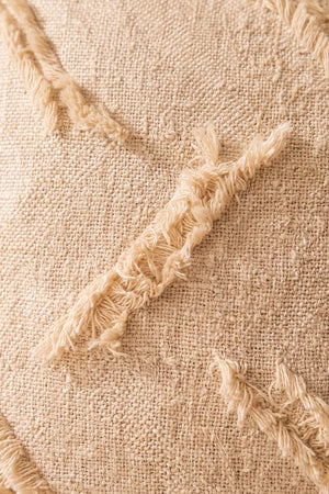 Kum Beji Çizgi Desenli Kabartma Dokulu Dekoratif Kırlent Kılıfı