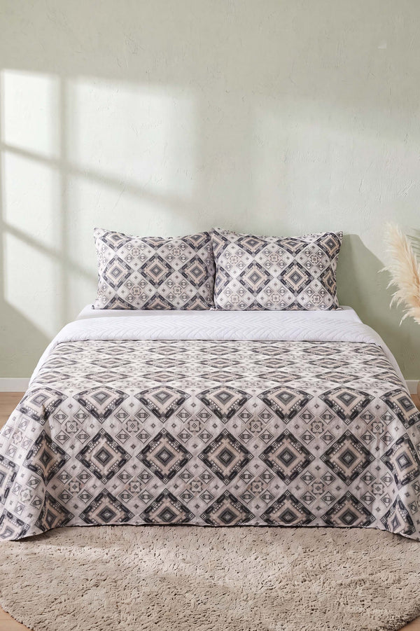 Nomad Geometrik Çift Kişilik Kapitone Pike & Çok Amaçlı Yatak Örtüsü - 3 Parça