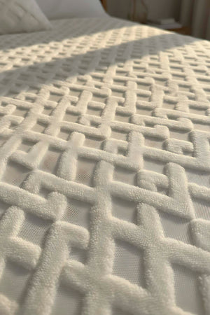 Leona Jakarlı Raşel Geometrik Çift Kişilik Punch Yatak Örtüsü