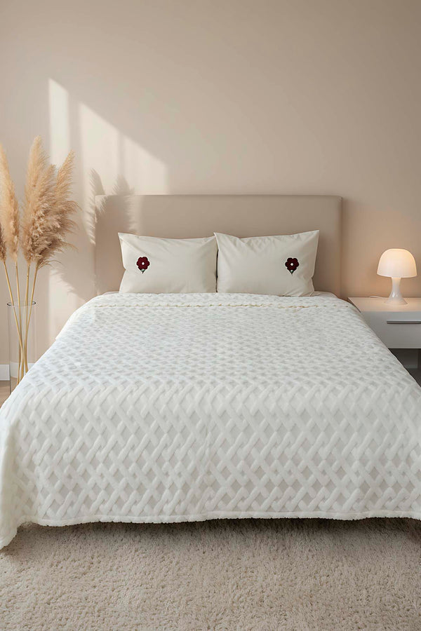 Leona Jakarlı Raşel Geometrik Çift Kişilik Punch Yatak Örtüsü