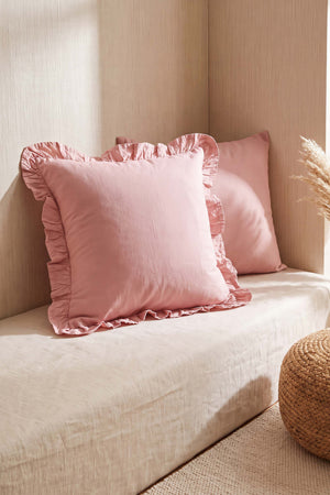 Pembe Fırfırlı Dekoratif Kırlent Kılıfı