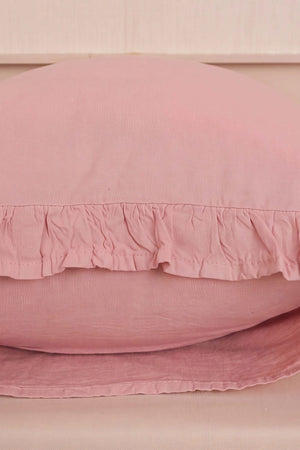 Pembe Fırfırlı Dekoratif Kırlent Kılıfı