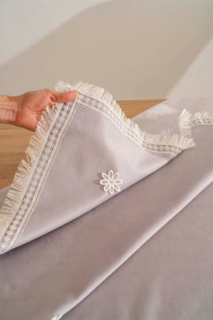 Silvio Gri Güpür Çiçekli Masa Örtüsü 160x220 cm