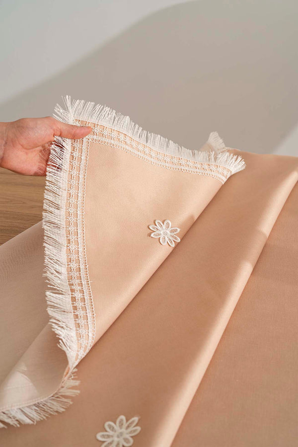 Silvio Somon Güpür Çiçekli Masa Örtüsü 160x220 cm