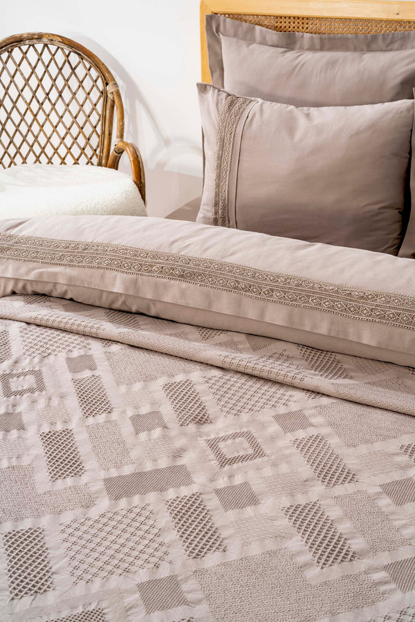 Freya Vizon Güpürlü Çift Kişilik Nevresimli Pike Seti - 7 Parça Çeyiz Seti