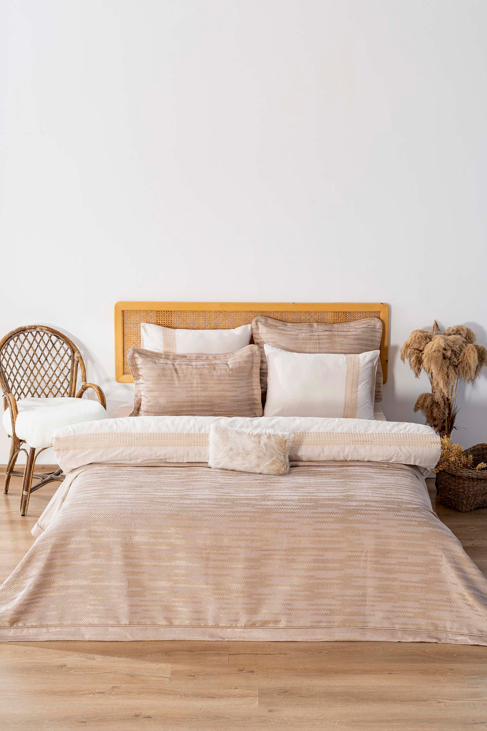 Alina Cappuccino Nakışlı Çift Kişilik Yatak Örtüsü Seti - 4 Parça Çeyiz Seti