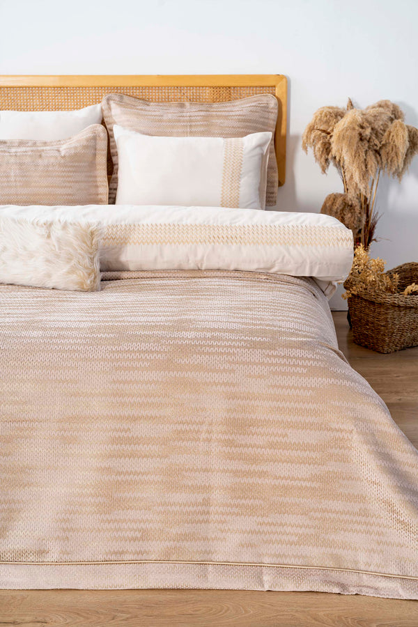 Alina Cappuccino Nakışlı Çift Kişilik Yatak Örtüsü Seti - 4 Parça Çeyiz Seti