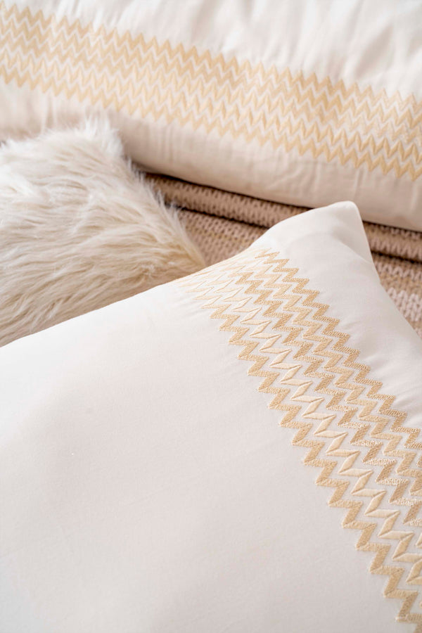 Alina Cappuccino Nakışlı Çift Kişilik Yatak Örtüsü Seti - 4 Parça Çeyiz Seti