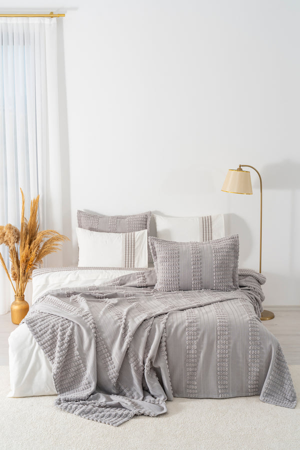 Maisa Gri Nakışlı Çift Kişilik Nevresimli Pike Seti - 7 Parça Çeyiz Seti