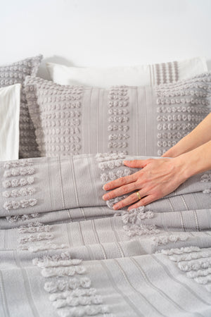 Maisa Gri Nakışlı Çift Kişilik Nevresimli Pike Seti - 7 Parça Çeyiz Seti