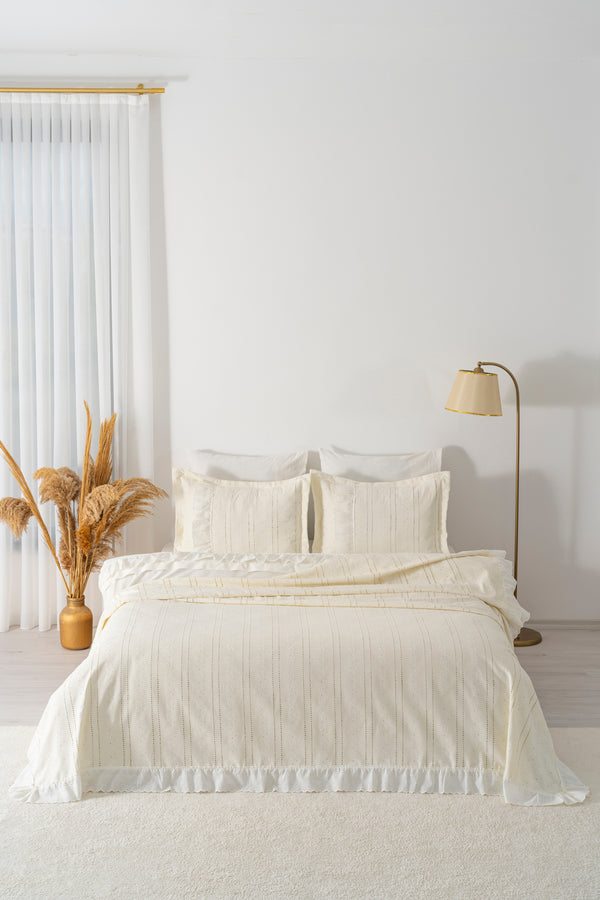 Esila Ekru Fırfırlı Çift Kişilik Nevresimli Pike Seti - 7 Parça Çeyiz Seti