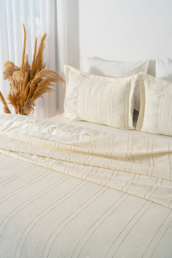 Esila Ekru Fırfırlı Çift Kişilik Nevresimli Pike Seti - 7 Parça Çeyiz Seti