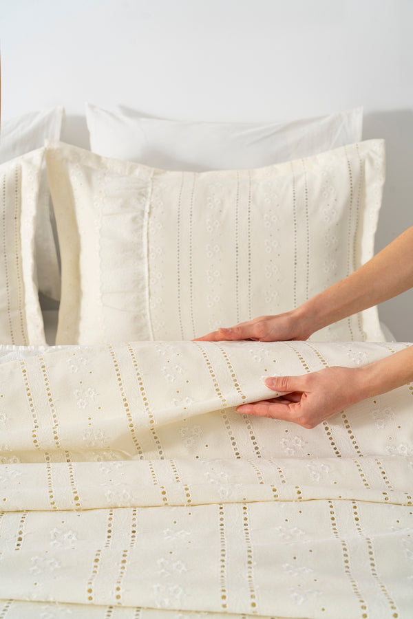 Esila Ekru Fırfırlı Çift Kişilik Nevresimli Pike Seti - 7 Parça Çeyiz Seti