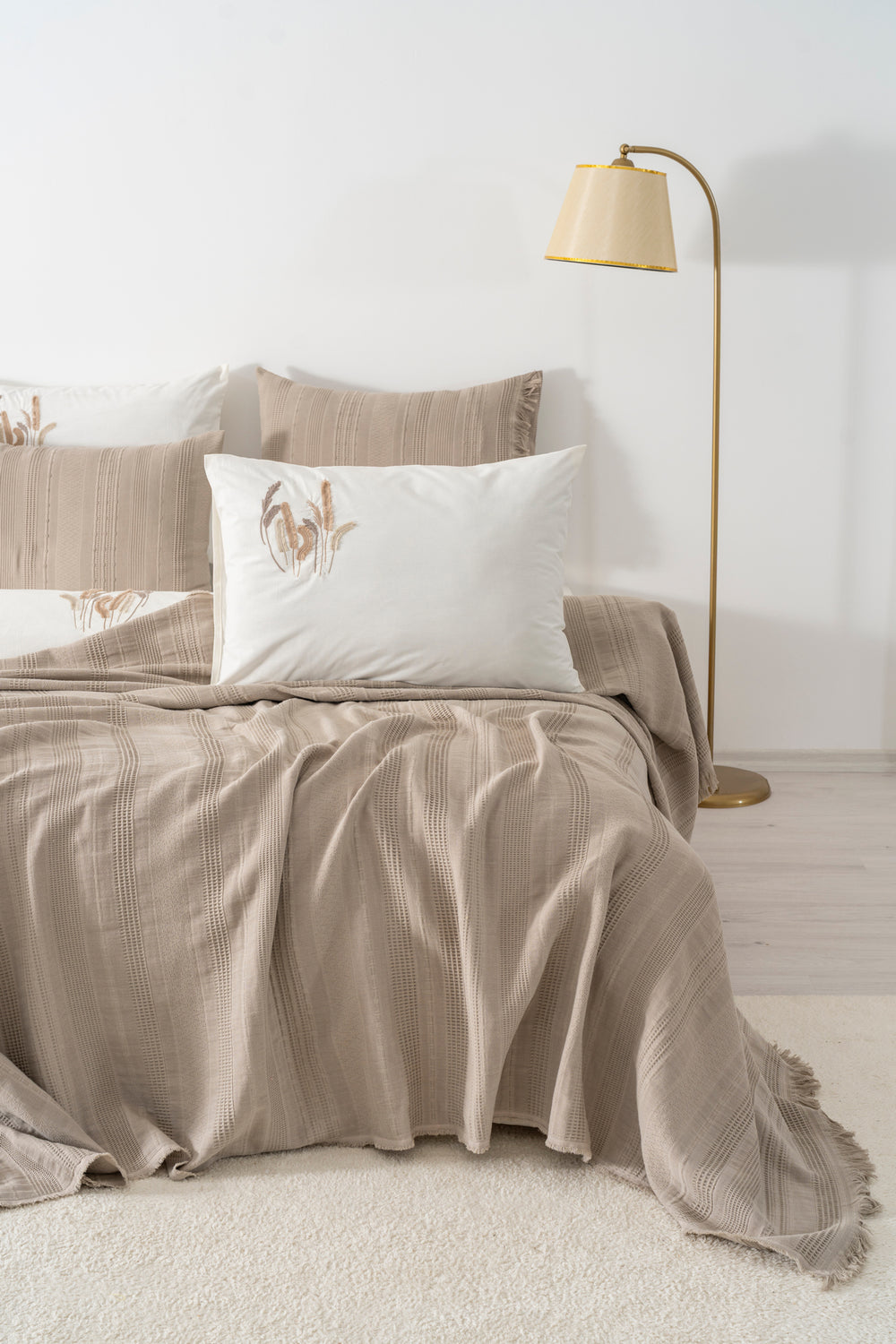 Arya Vizon Nakışlı Çift Kişilik %100 Pamuklu Nevresimli Pike Seti - 7 Parça Çeyiz Seti