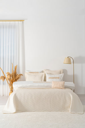 Parla Ekru Nakışlı Çift Kişilik Nevresimli Pike Seti - 8 Parça Çeyiz Seti