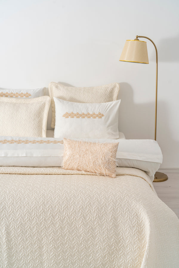 Parla Ekru Nakışlı Çift Kişilik Nevresimli Pike Seti - 8 Parça Çeyiz Seti