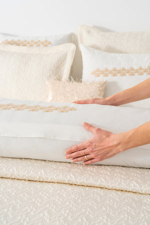 Parla Ekru Nakışlı Çift Kişilik Nevresimli Pike Seti - 8 Parça Çeyiz Seti