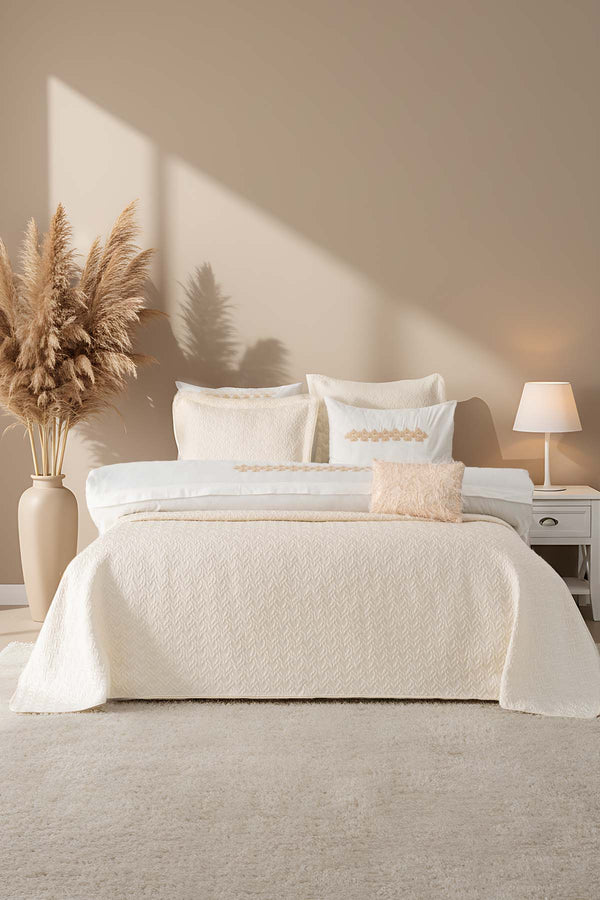 Parla Ekru Nakışlı Çift Kişilik Nevresimli Pike Seti - 8 Parça Çeyiz Seti