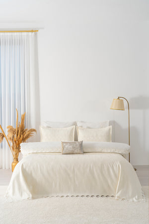 İlay Ekru Nakışlı Çift Kişilik Nevresimli Pike Seti - 8 Parça Çeyiz Seti