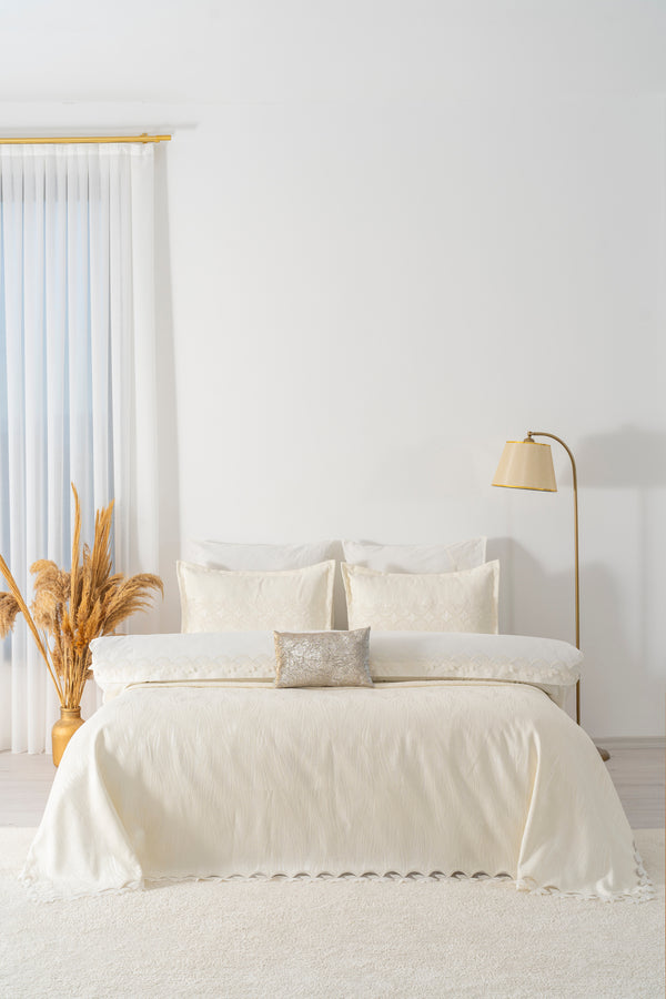 İlay Ekru Nakışlı Çift Kişilik Nevresimli Pike Seti - 8 Parça Çeyiz Seti