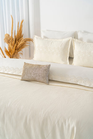 İlay Ekru Nakışlı Çift Kişilik Nevresimli Pike Seti - 8 Parça Çeyiz Seti