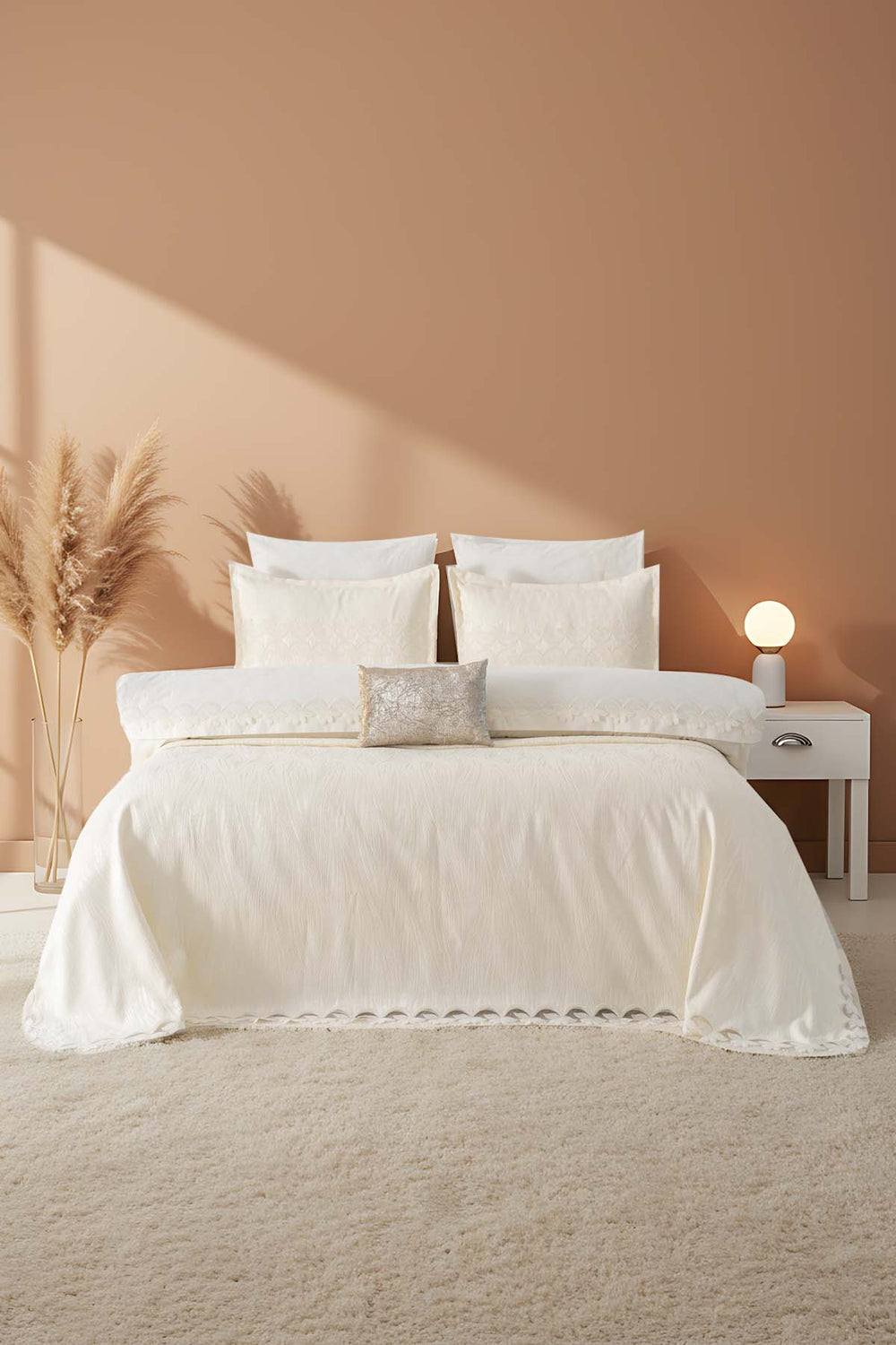 İlay Ekru Nakışlı Çift Kişilik Nevresimli Pike Seti - 8 Parça Çeyiz Seti