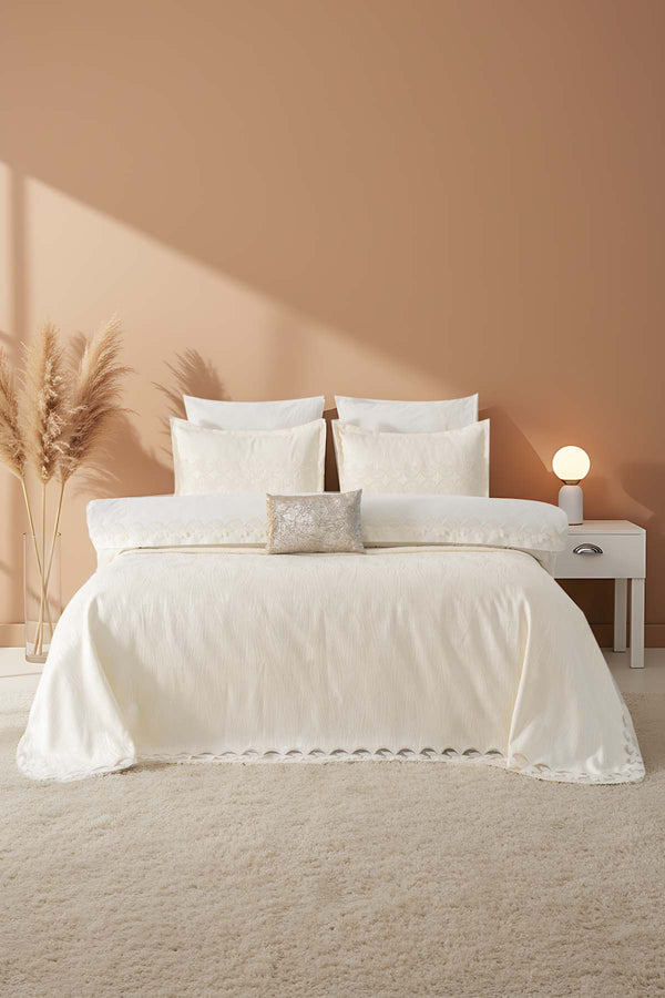 İlay Ekru Nakışlı Çift Kişilik Nevresimli Pike Seti - 8 Parça Çeyiz Seti