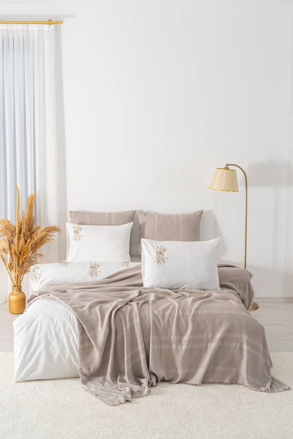 Amara Vizon Nakışlı Çift Kişilik %100 Pamuklu Nevresimli Pike Seti - 7 Parça Çeyiz Seti