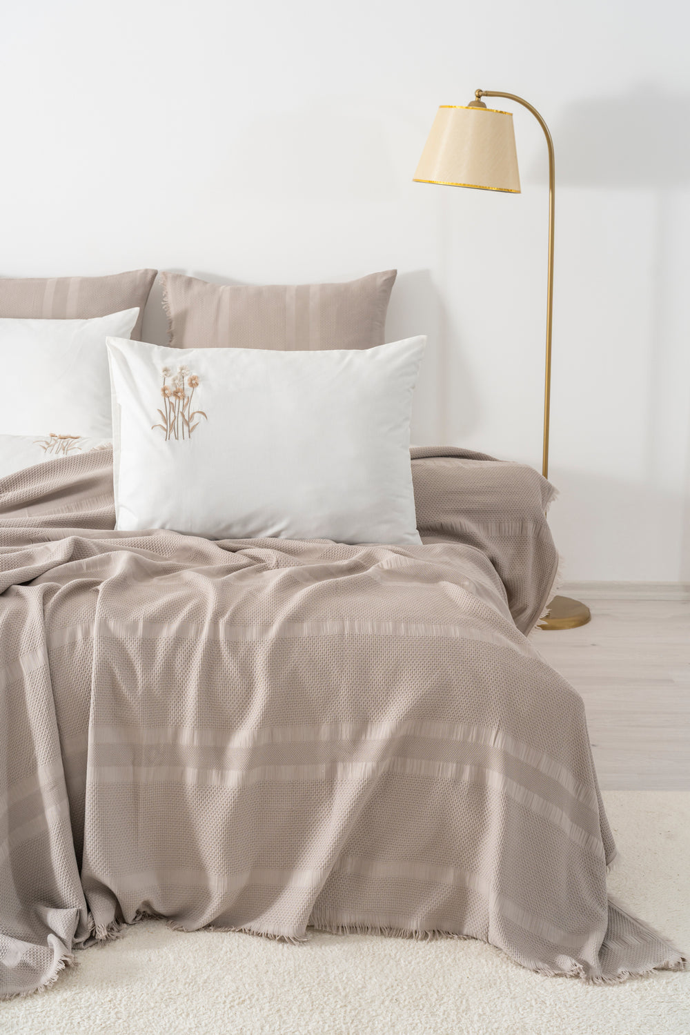 Amara Vizon Nakışlı Çift Kişilik %100 Pamuklu Nevresimli Pike Seti - 7 Parça Çeyiz Seti