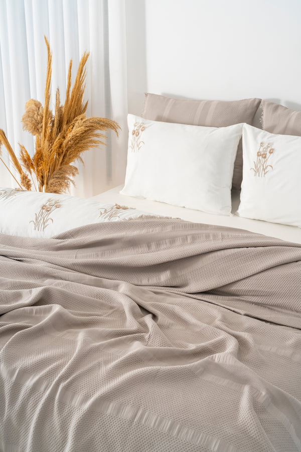 Amara Vizon Nakışlı Çift Kişilik %100 Pamuklu Nevresimli Pike Seti - 7 Parça Çeyiz Seti