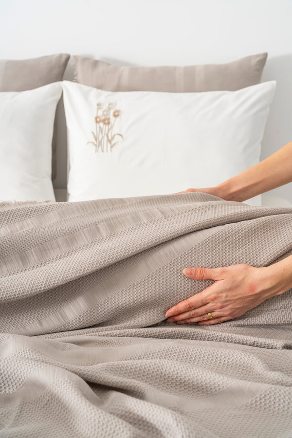 Amara Vizon Nakışlı Çift Kişilik %100 Pamuklu Nevresimli Pike Seti - 7 Parça Çeyiz Seti