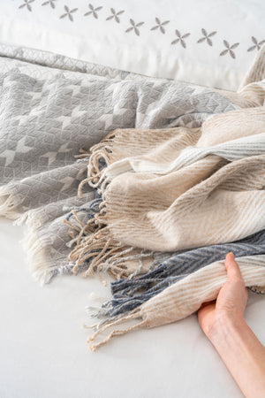 Mode Gri Nakışlı Çift Kişilik Nevresimli Battaniye Seti - 8 Parça Çeyiz Seti