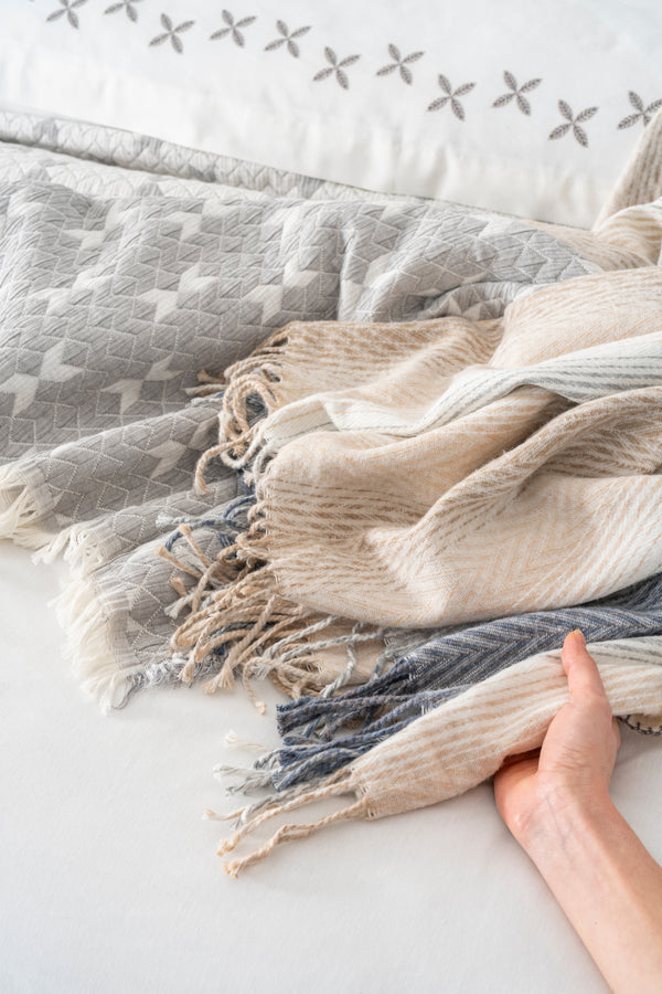 Mode Gri Nakışlı Çift Kişilik Nevresimli Battaniye Seti - 8 Parça Çeyiz Seti