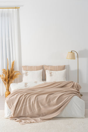 Amara Cappuccino Nakışlı Çift Kişilik %100 Pamuklu Nevresimli Pike Seti - 7 Parça Çeyiz Seti