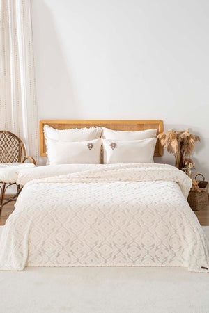 Antony Jakarlı Raşel İskandinav Outlet Çift Kişilik Punch Yatak Örtüsü